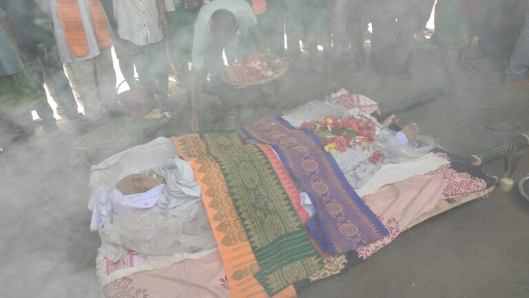 दुलाराय बाथौ गौथुमनि आफादगिरि ड• लिलाधर ब्रह्मखौ जोनोम गामियाव जोबथा बिदाय होबाय ।