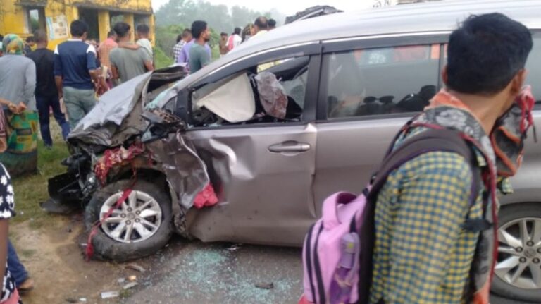 Road accident caused 6 people dead in Gujarat