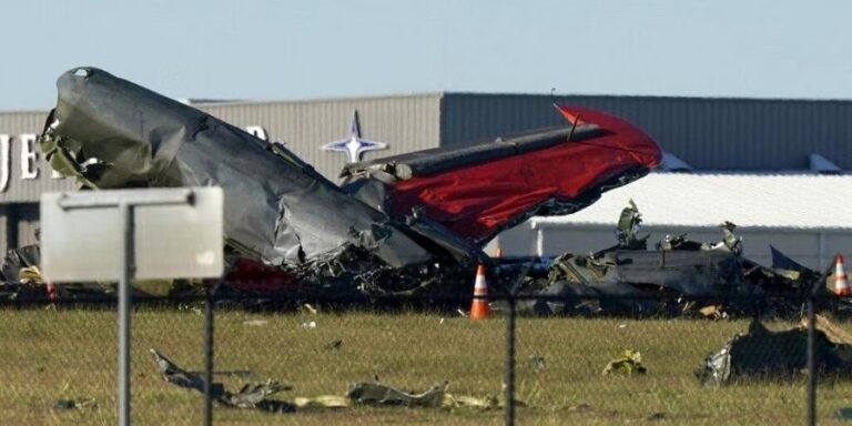 Vintage military aircraft crash during air show at Dallas Vintage military aircraft crash during air show at Dallas